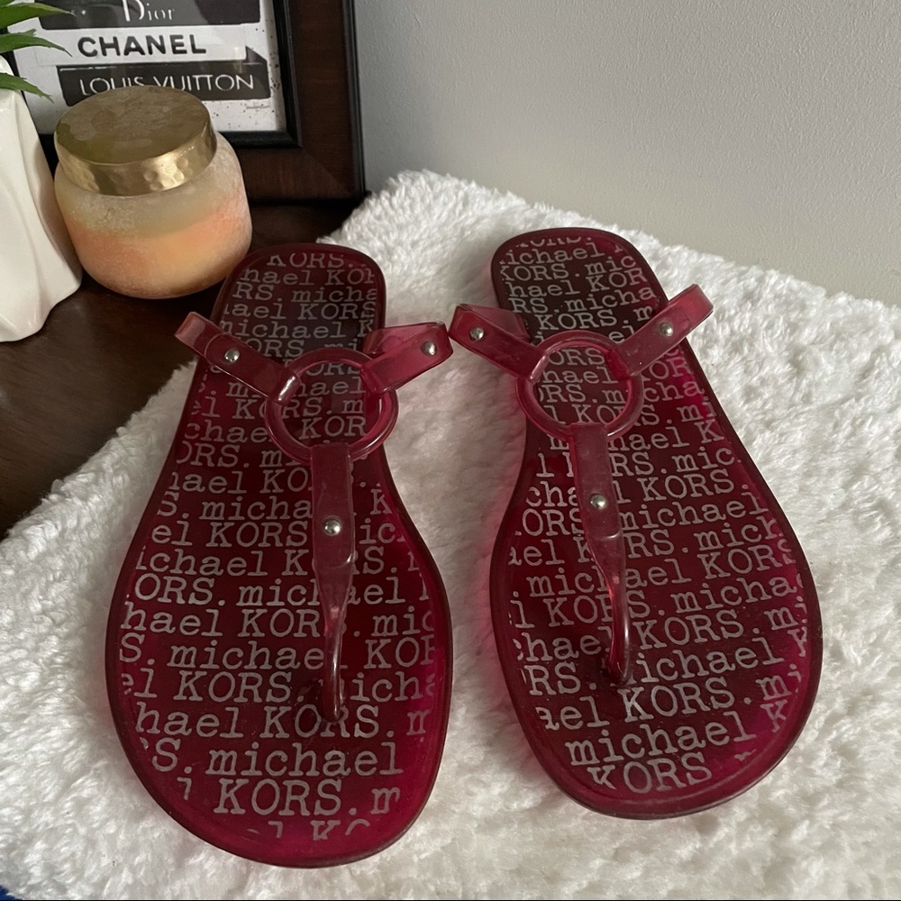⭐️ $10 Michael Kors Jelly Flip Flops Slippers